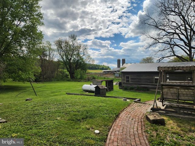 736 STRASBURG RD, Paradise, PA 17562