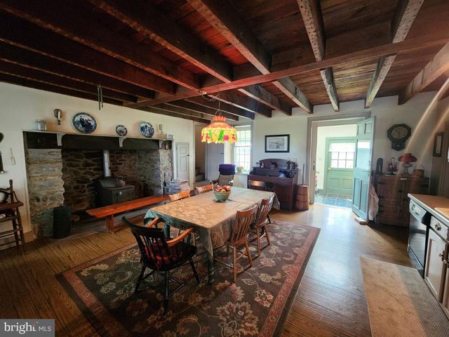 736 STRASBURG RD, Paradise, PA 17562