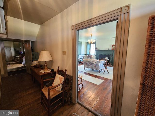 736 STRASBURG RD, Paradise, PA 17562
