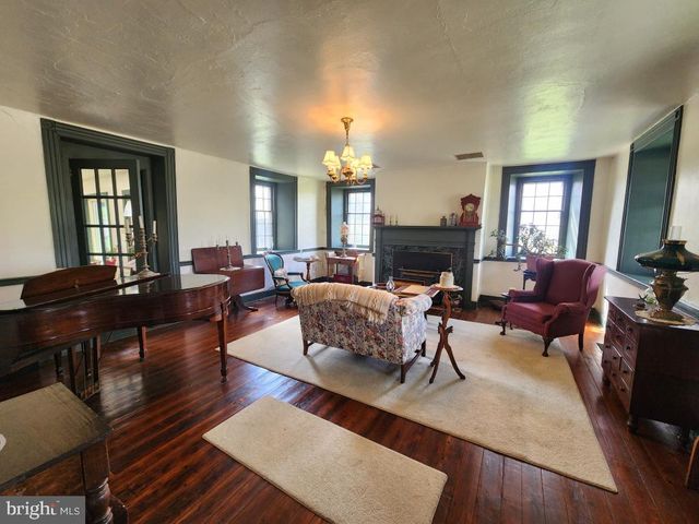 736 STRASBURG RD, Paradise, PA 17562