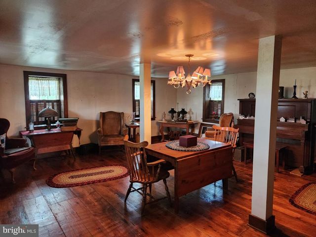 736 STRASBURG RD, Paradise, PA 17562