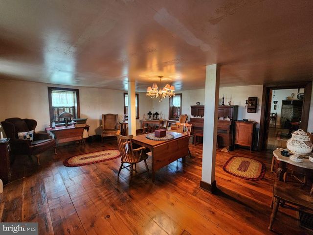 736 STRASBURG RD, Paradise, PA 17562