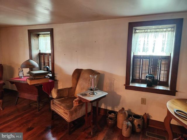736 STRASBURG RD, Paradise, PA 17562