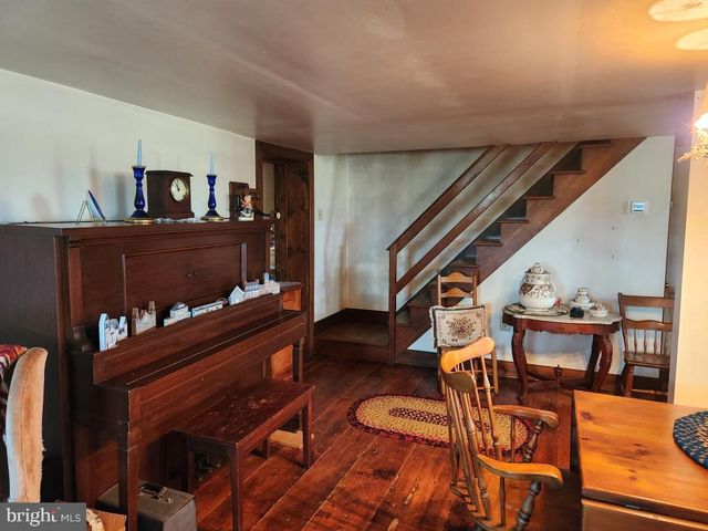 736 STRASBURG RD, Paradise, PA 17562