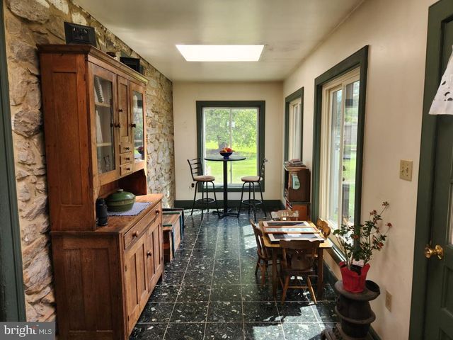 736 STRASBURG RD, Paradise, PA 17562