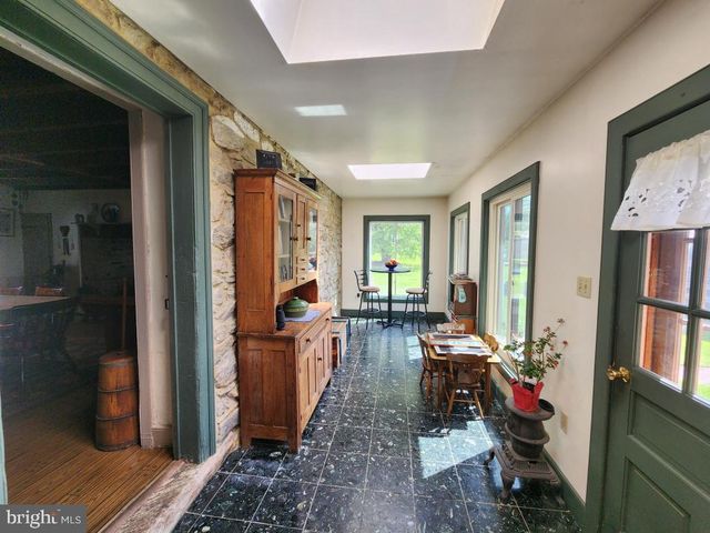 736 STRASBURG RD, Paradise, PA 17562