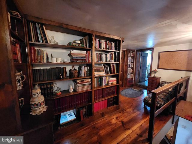 736 STRASBURG RD, Paradise, PA 17562