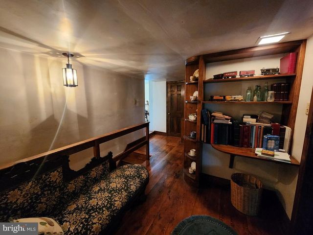 736 STRASBURG RD, Paradise, PA 17562