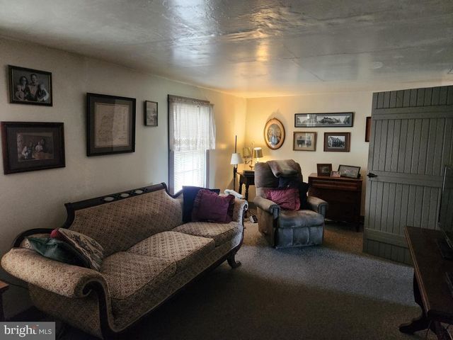 736 STRASBURG RD, Paradise, PA 17562