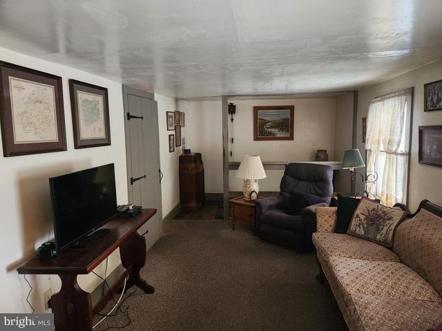 736 STRASBURG RD, Paradise, PA 17562