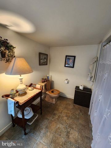 736 STRASBURG RD, Paradise, PA 17562