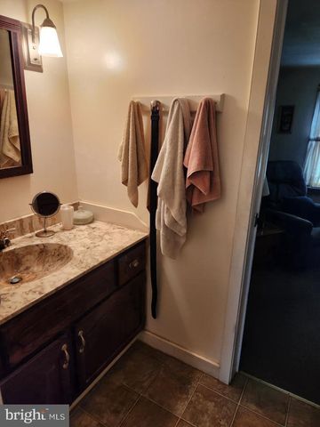 736 STRASBURG RD, Paradise, PA 17562