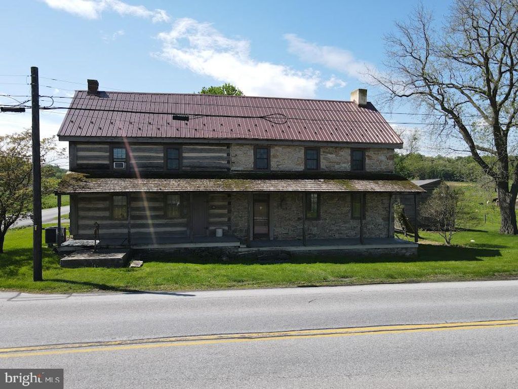 736 STRASBURG RD, Paradise, PA 17562