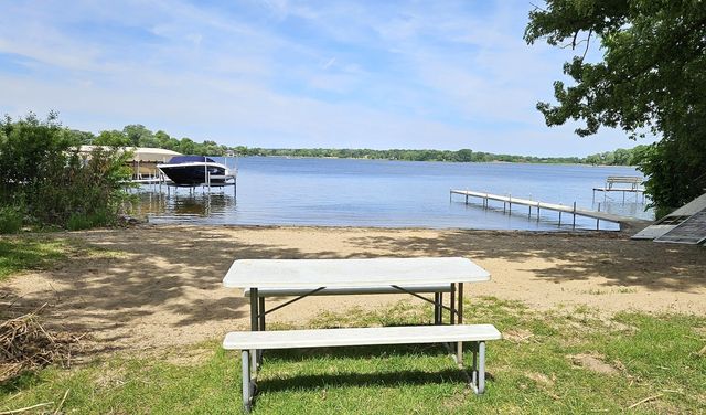 42509 N Lake Drive, Antioch, IL 60002