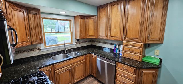 42509 N Lake Drive, Antioch, IL 60002