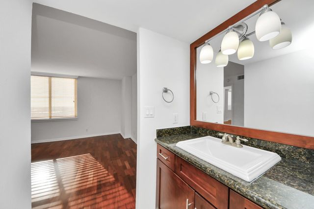 3525 Sage Road 1503, Houston, TX 77056