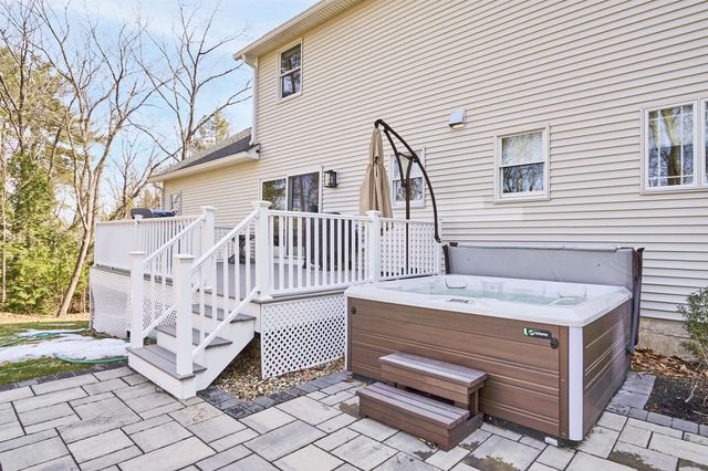 23 Austin Lane, Hollis, NH 03049