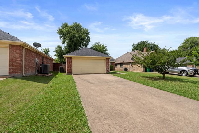 90 Elmwood Trail, Waxahachie, TX 75165