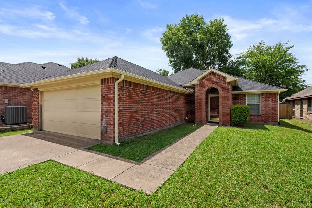90 Elmwood Trail, Waxahachie, TX 75165