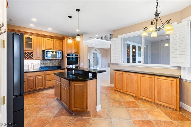 11913 Princess Grace CT, Cape Coral, FL 33991