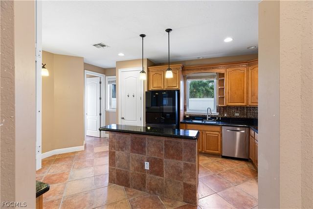 11913 Princess Grace CT, Cape Coral, FL 33991