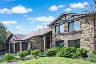 6262 Trinity Drive 1B, Lisle, IL 60532