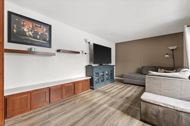 10011 68th STREET, Kenosha, WI 53142