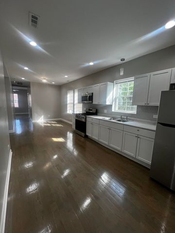 3257 W Warren Boulevard 2, Chicago, IL 60624