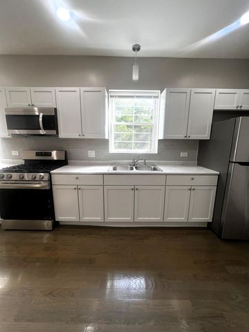 3257 W Warren Boulevard 2, Chicago, IL 60624