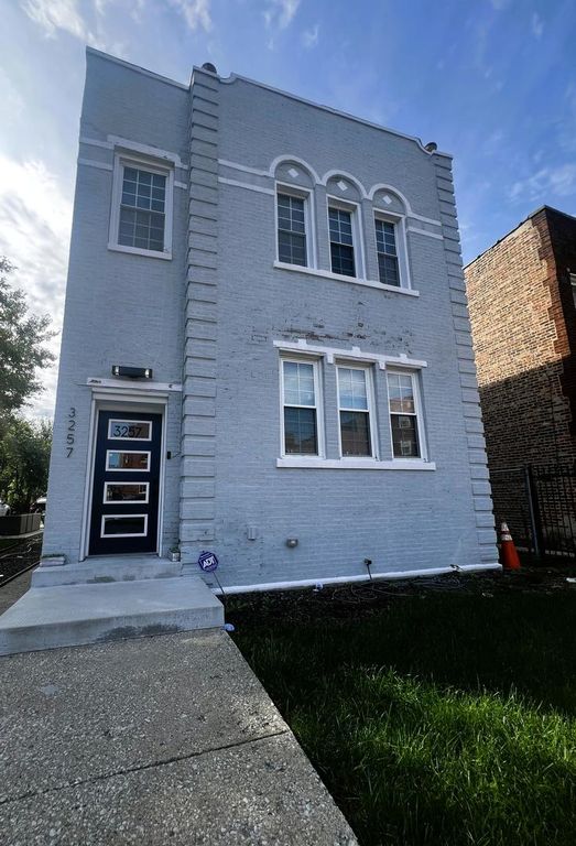 3257 W Warren Boulevard 2, Chicago, IL 60624