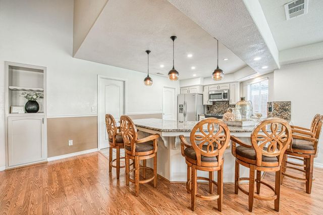 6246 N Capri Court, Fresno, CA 93711