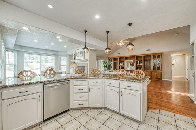 6246 N Capri Court, Fresno, CA 93711