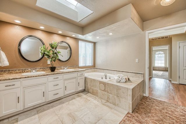 6246 N Capri Court, Fresno, CA 93711