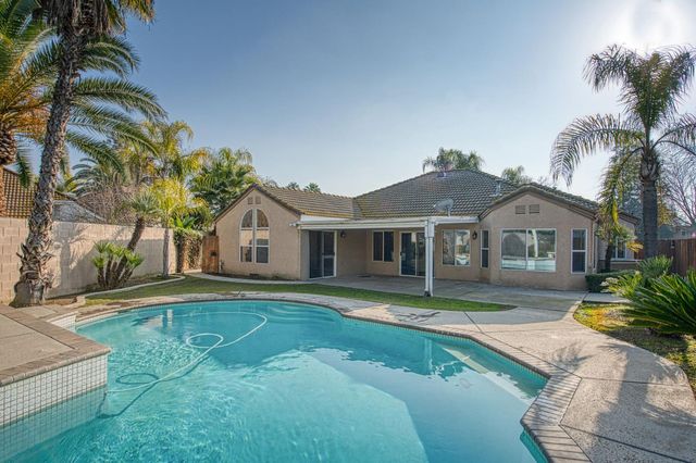 6246 N Capri Court, Fresno, CA 93711