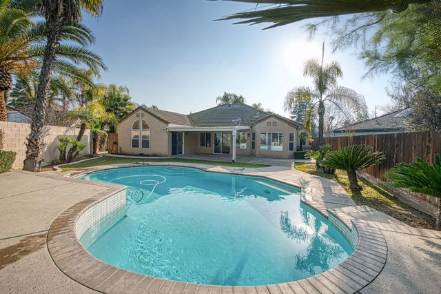 6246 N Capri Court, Fresno, CA 93711