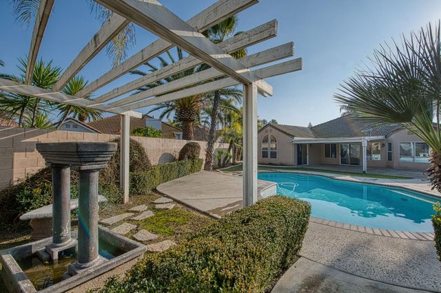 6246 N Capri Court, Fresno, CA 93711