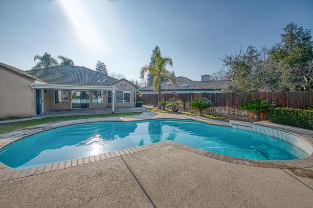 6246 N Capri Court, Fresno, CA 93711