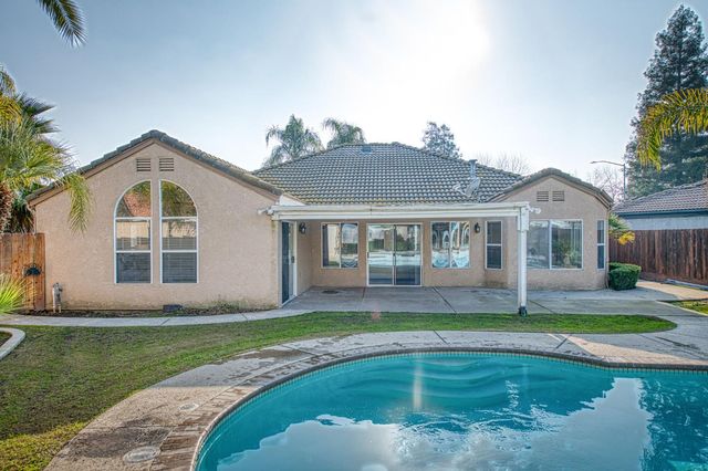 6246 N Capri Court, Fresno, CA 93711