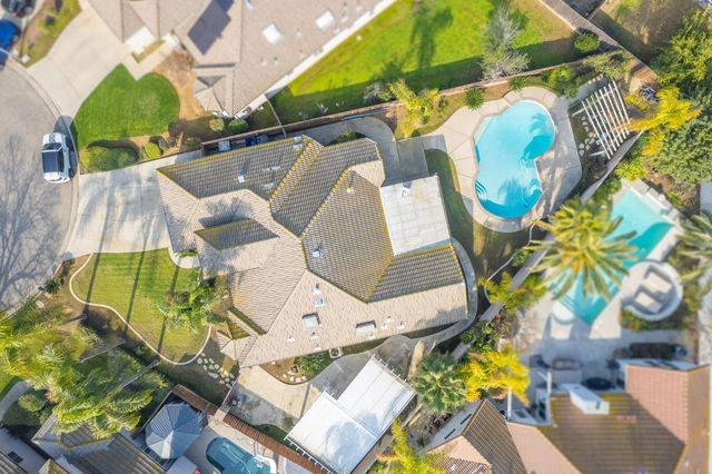 6246 N Capri Court, Fresno, CA 93711