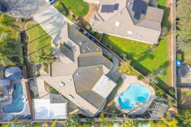 6246 N Capri Court, Fresno, CA 93711