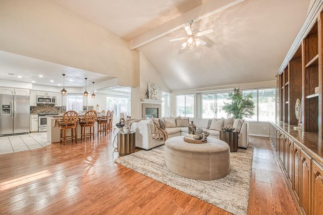 6246 N Capri Court, Fresno, CA 93711