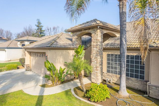 6246 N Capri Court, Fresno, CA 93711