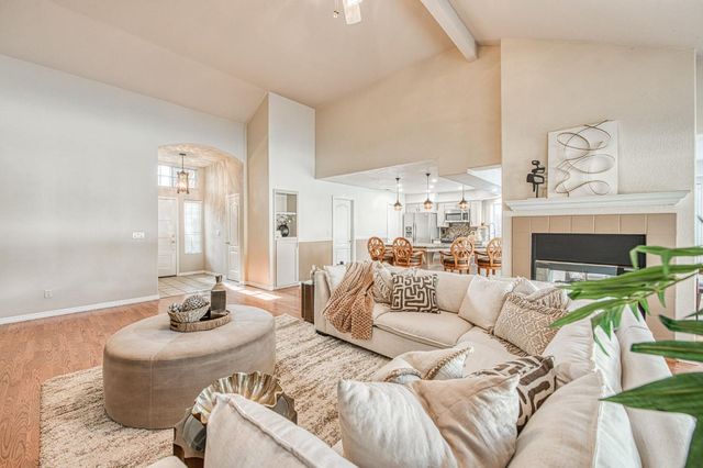 6246 N Capri Court, Fresno, CA 93711