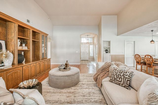 6246 N Capri Court, Fresno, CA 93711