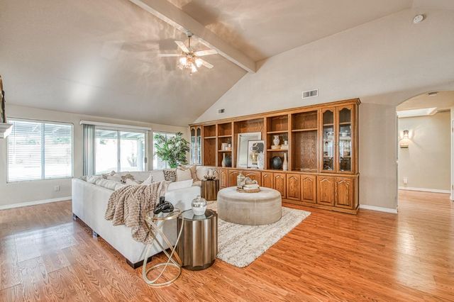 6246 N Capri Court, Fresno, CA 93711