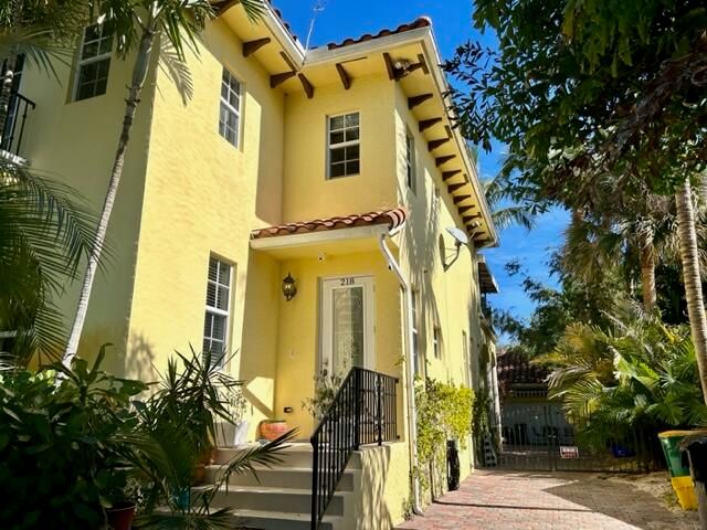 218 N Palmway, Lake Worth Beach, FL 33460
