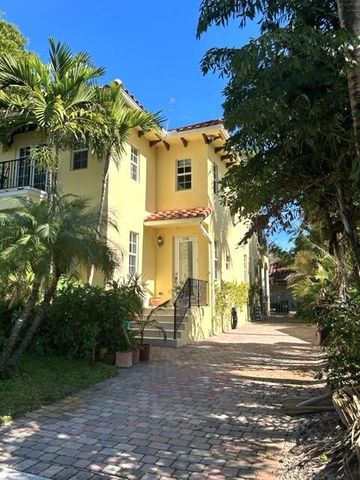 218 N Palmway, Lake Worth Beach, FL 33460