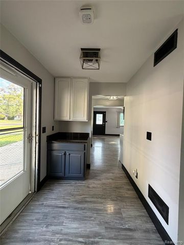 6798 Saline Drive, Waterford, MI 48329