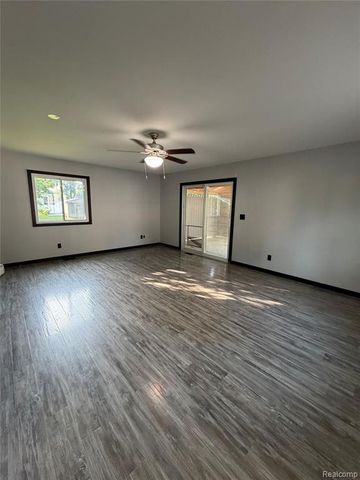 6798 Saline Drive, Waterford, MI 48329