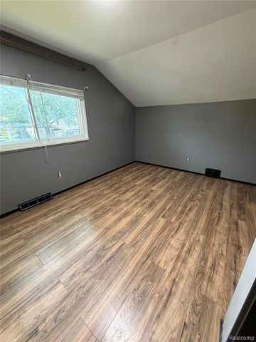 6798 Saline Drive, Waterford, MI 48329